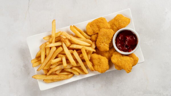 Frytki z nuggetsami